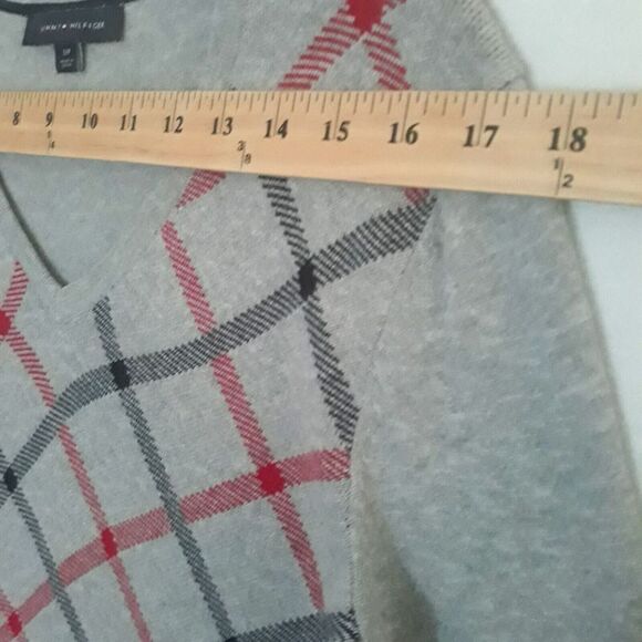 Tommy Hilfiger Sweater Womens S/P Gray Black Red Arglye Print Pullover V Neck - Picture 4 of 8